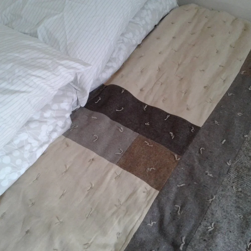 Hand Crafted Reversable Wool Blend & Flannel Farm House, Queen size, Quilt - Picture 5 of 16